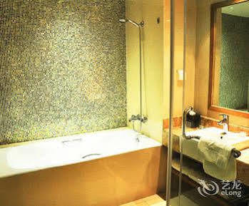 Heyi Hotel Hefei Changjiang Middle Road Екстериор снимка